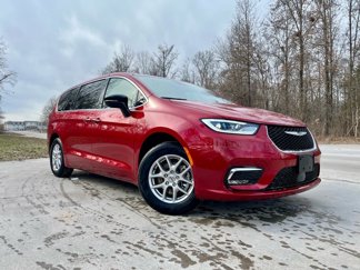 New 2025 Chrysler Pacifica Select image 1