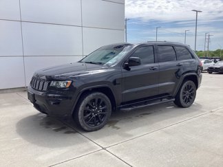 Used 2017 Jeep Grand Cherokee Altitude image 1