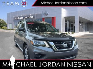 Used 2020 Nissan Pathfinder S image 1