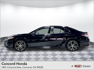 Used 2020 Toyota Camry SE image 1