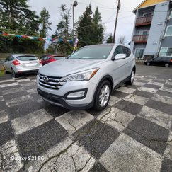 Used 2017 Hyundai Santa Fe SE image 1