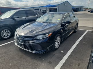 Used 2018 Toyota Camry LE image 1