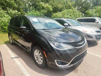 Used 2018 Chrysler Pacifica Touring-L w/ Advanced Safetytec Group image 1