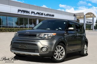 Used 2017 Kia Soul + image 1