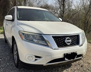 Used 2015 Nissan Pathfinder S image 1