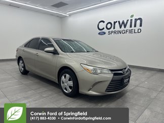 Used 2015 Toyota Camry LE image 1