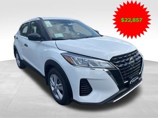New 2025 Nissan Kicks Play S image 1
