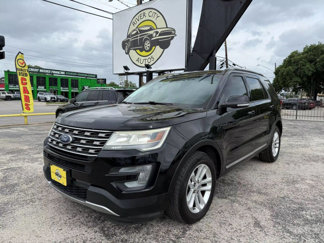 Used 2017 Ford Explorer XLT image 1