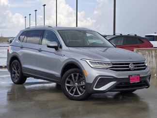 Used 2022 Volkswagen Tiguan SE image 1