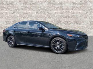 Used 2022 Toyota Camry SE image 1