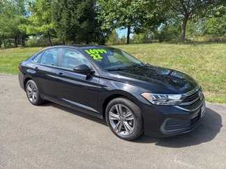Used 2022 Volkswagen Jetta SE image 1