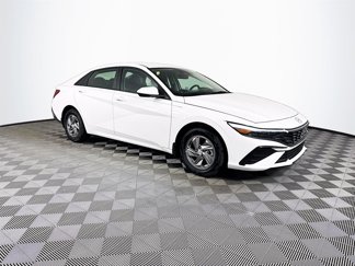 New 2025 Hyundai Elantra SE image 1