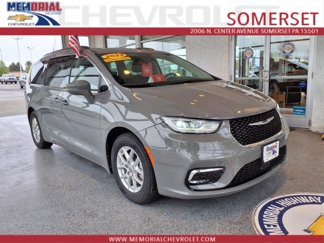 Used 2022 Chrysler Pacifica Touring-L image 1