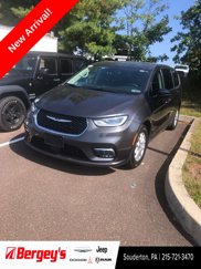 Used 2023 Chrysler Pacifica Touring-L image 1