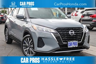 Used 2023 Nissan Kicks SV image 1