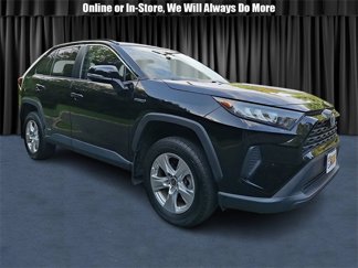 Used 2021 Toyota RAV4 LE image 1