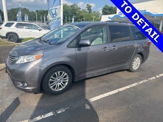 Used 2015 Toyota Sienna XLE image 1