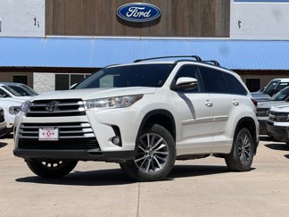 Used 2017 Toyota Highlander XLE image 1