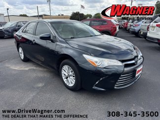 Used 2016 Toyota Camry LE image 1