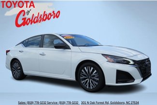 Used 2024 Nissan Altima 2.5 SV image 1