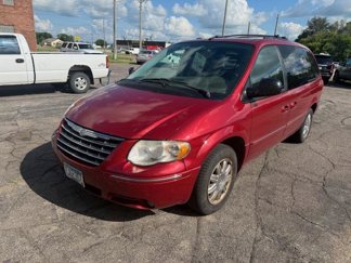 Used 2006 Chrysler Town & Country Limited w/ Trailer Tow Prep Group image 1