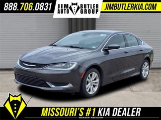 Used 2015 Chrysler 200 Limited image 1