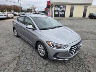 Used 2017 Hyundai Elantra SE image 1