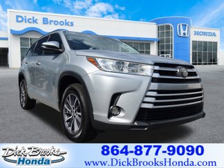 Used 2017 Toyota Highlander XLE image 1