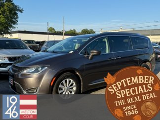 Used 2018 Chrysler Pacifica Touring-L image 1