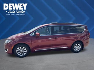 Used 2017 Chrysler Pacifica Touring-L image 1