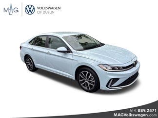 Used 2025 Volkswagen Jetta SE image 1