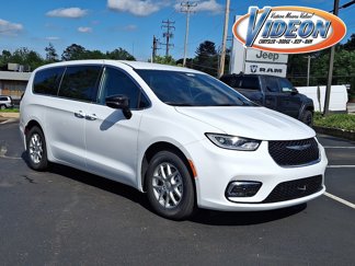 New 2025 Chrysler Pacifica Select image 1