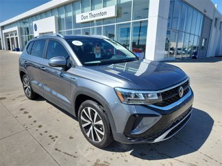 Certified 2024 Volkswagen Taos SE image 1