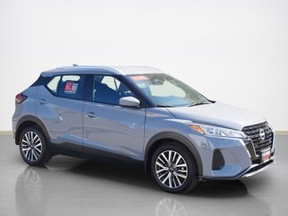 Used 2023 Nissan Kicks SV image 1