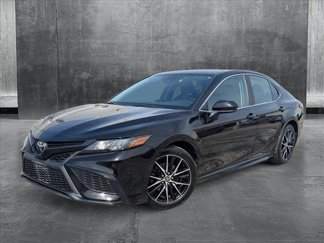 Used 2021 Toyota Camry SE image 1
