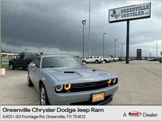 Used 2021 Dodge Challenger SXT image 1