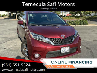 Used 2017 Toyota Sienna SE image 1