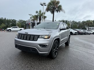 Used 2017 Jeep Grand Cherokee Altitude image 1