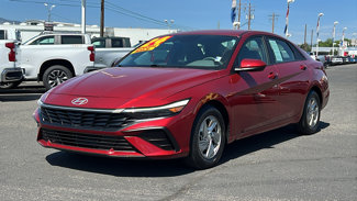 Used 2024 Hyundai Elantra SE image 1