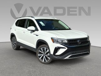 Used 2024 Volkswagen Taos SE image 1