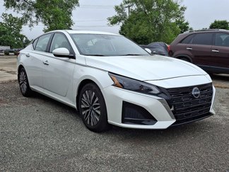 Used 2024 Nissan Altima 2.5 SV w/ SV Premium Package image 1