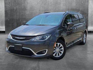 Used 2018 Chrysler Pacifica Touring-L image 1
