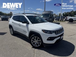 Used 2022 Jeep Compass Latitude image 1
