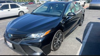 Used 2020 Toyota Camry SE image 1