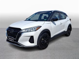 Used 2021 Nissan Kicks SV image 1