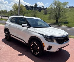 Used 2024 Kia Seltos SX w/ SX Sunroof Package image 1