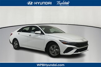 Used 2024 Hyundai Elantra SE image 1