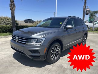 Used 2018 Volkswagen Tiguan SE w/ Panoramic Sunroof Package image 1