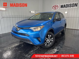 Used 2018 Toyota RAV4 LE image 1