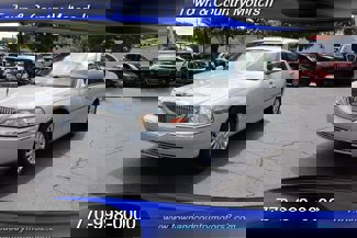Used 2004 Lincoln Town Car Signature image 1